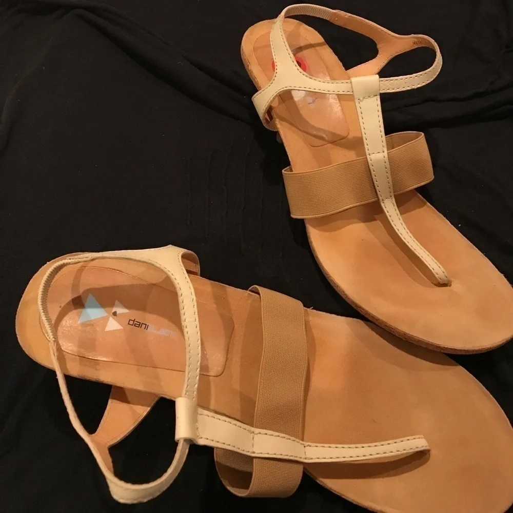 🆕👠👡DANI Neutral sandals (NWOT)✨✨✨